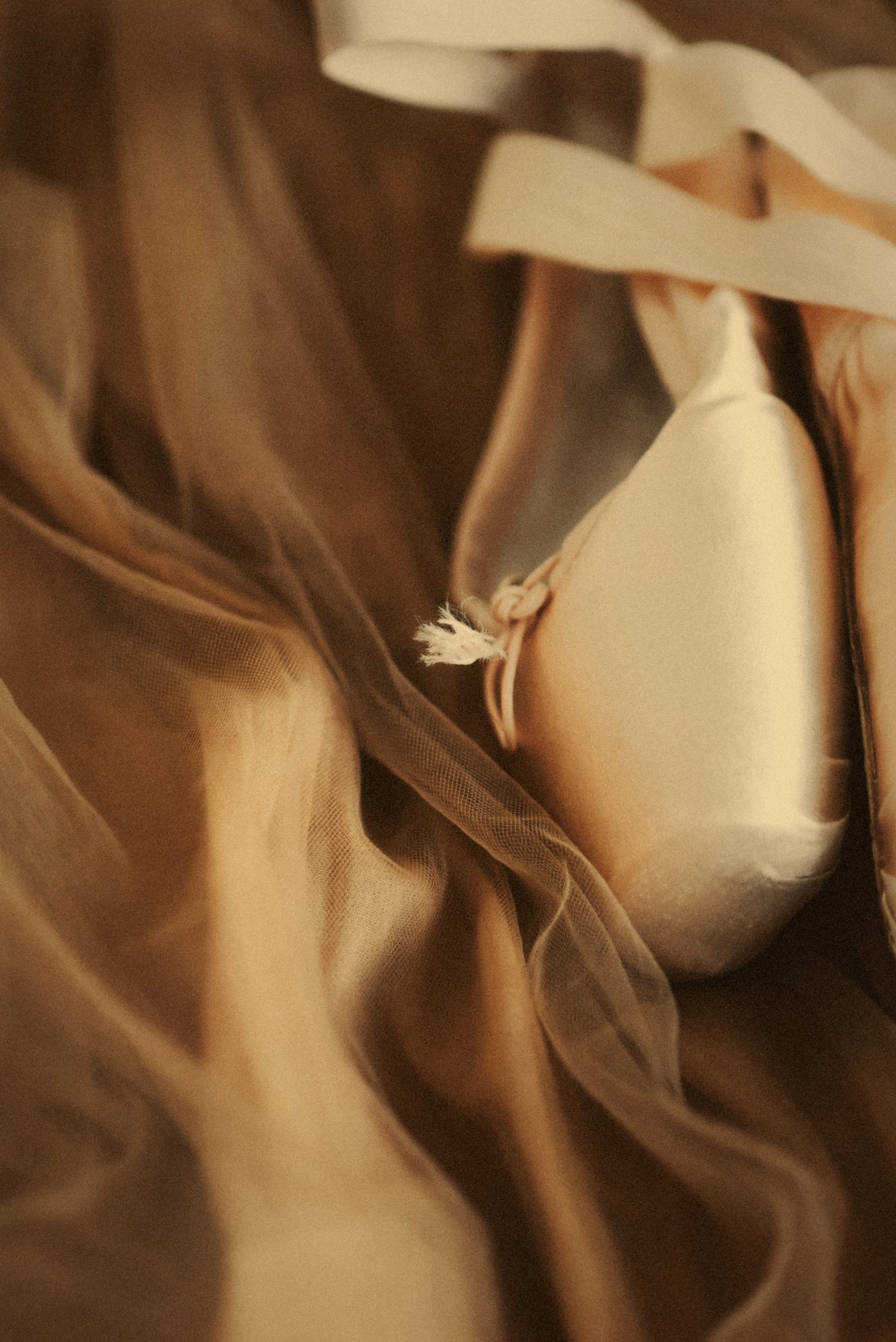 Detalle de una punta de raso